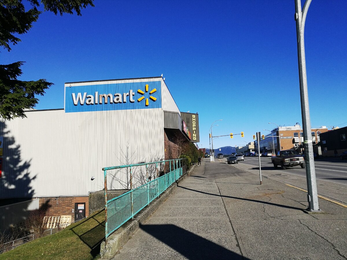 Волмарт - неотъемлемая фича американских (канадских) городов 