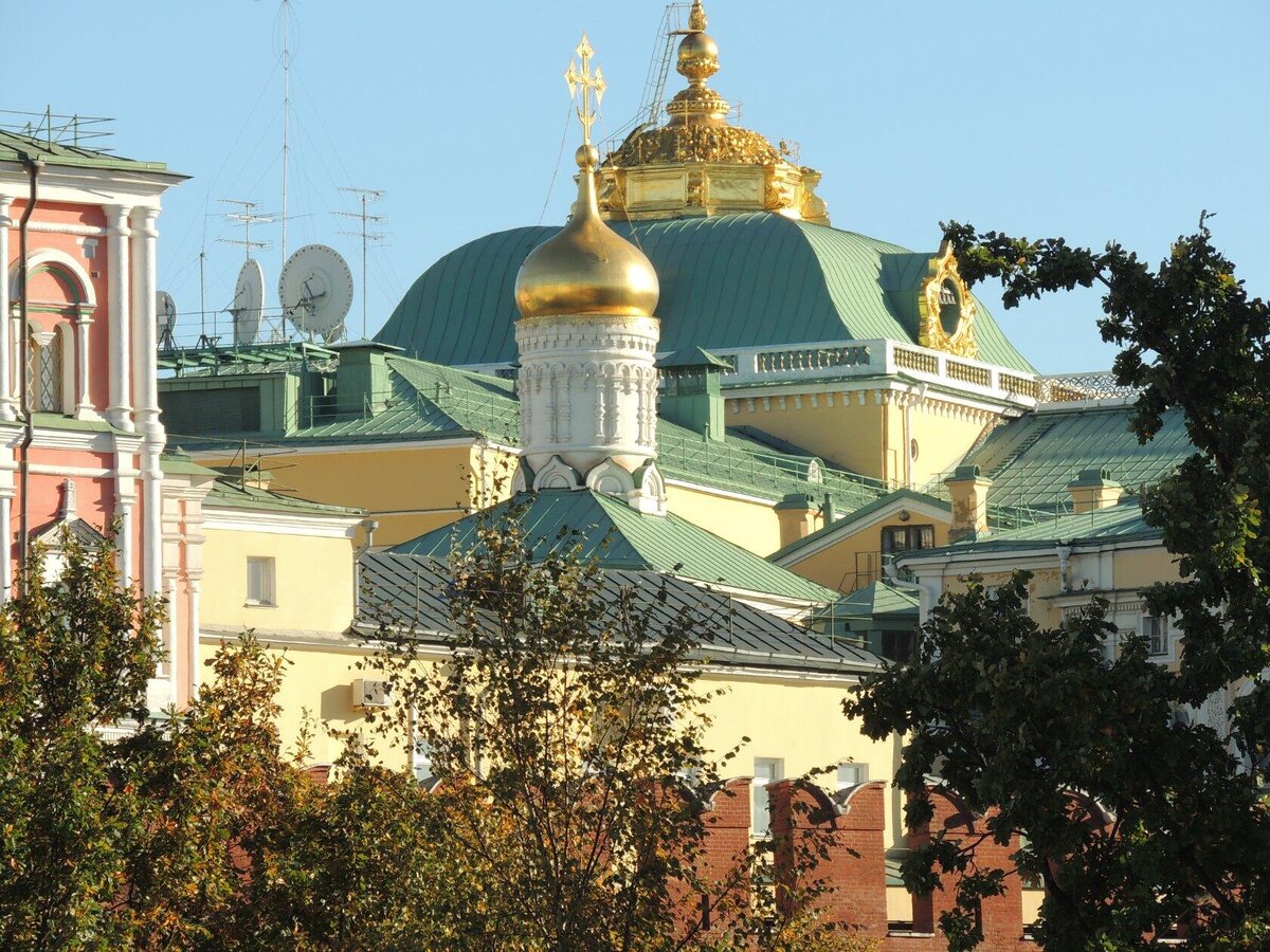 Храм рождества москва. Церковь Рождества Богородицы в Московском Кремле. Церковь Рождества Богородицы на сенях Московского Кремля. Церковь Рождества Богородицы в Кремле 1393. Храм Рождества Пресвятой Богородицы на сенях в Москве.