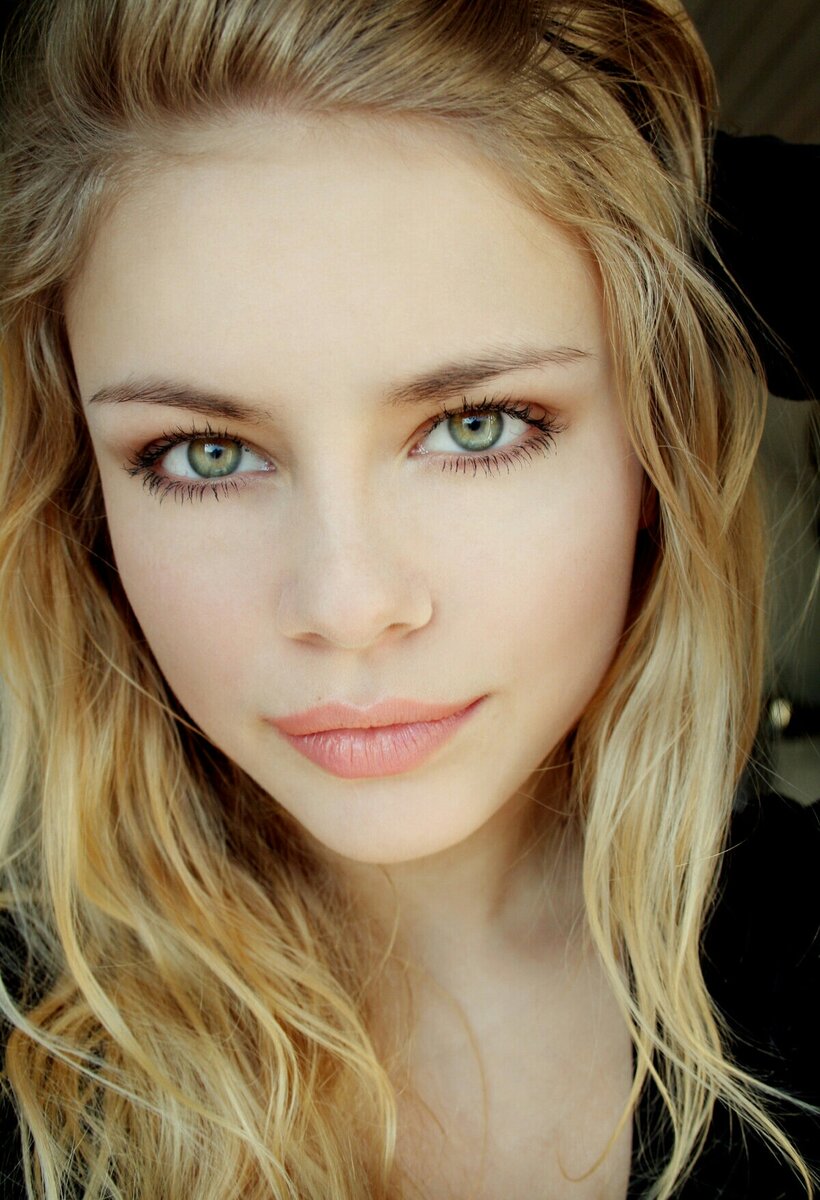 Cute blonde girl. Аманда Джохансен. Элис Ив гетерохромия. Зеленоглазая блондинка. Блондинка с зелеными глазами.