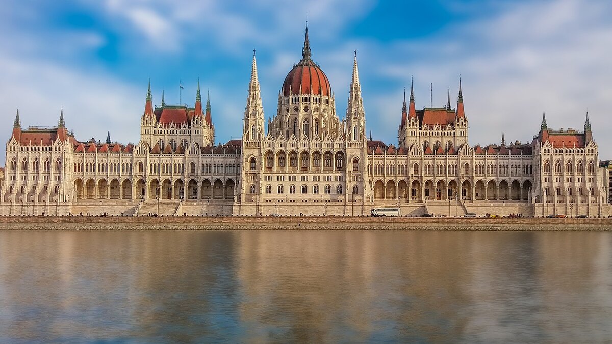          Здание парламента в Будапеште ( фото pixabay.com)