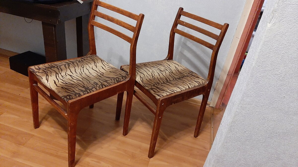 Старые стулья