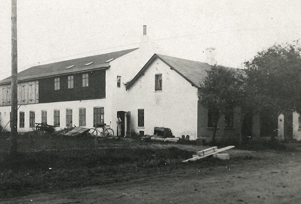 Дом Кристиансенов и столярная мастерская  