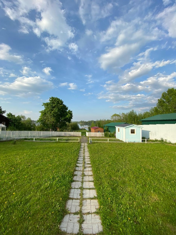 Участок с баней и детским домиком