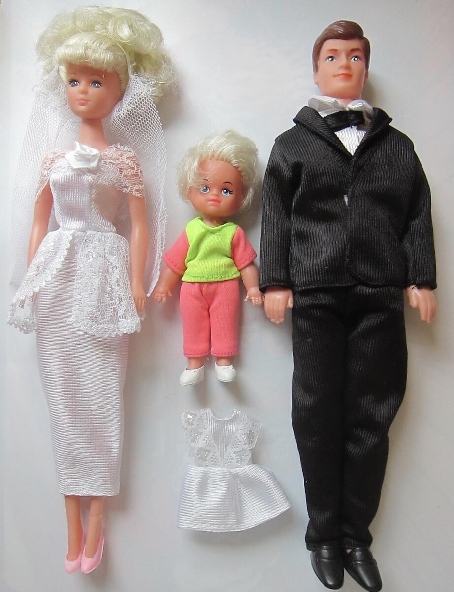 У меня был такой набор Венди, фото из сети