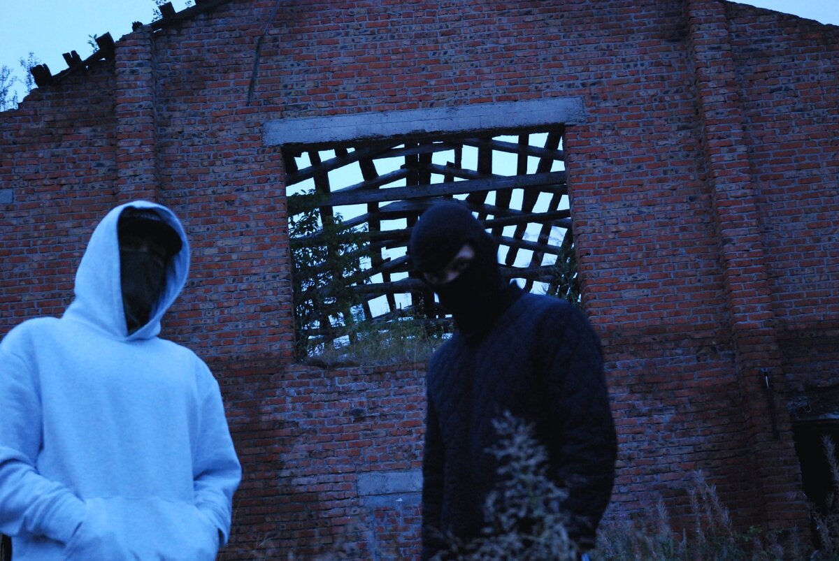 Grave dogs - Under Pressure 