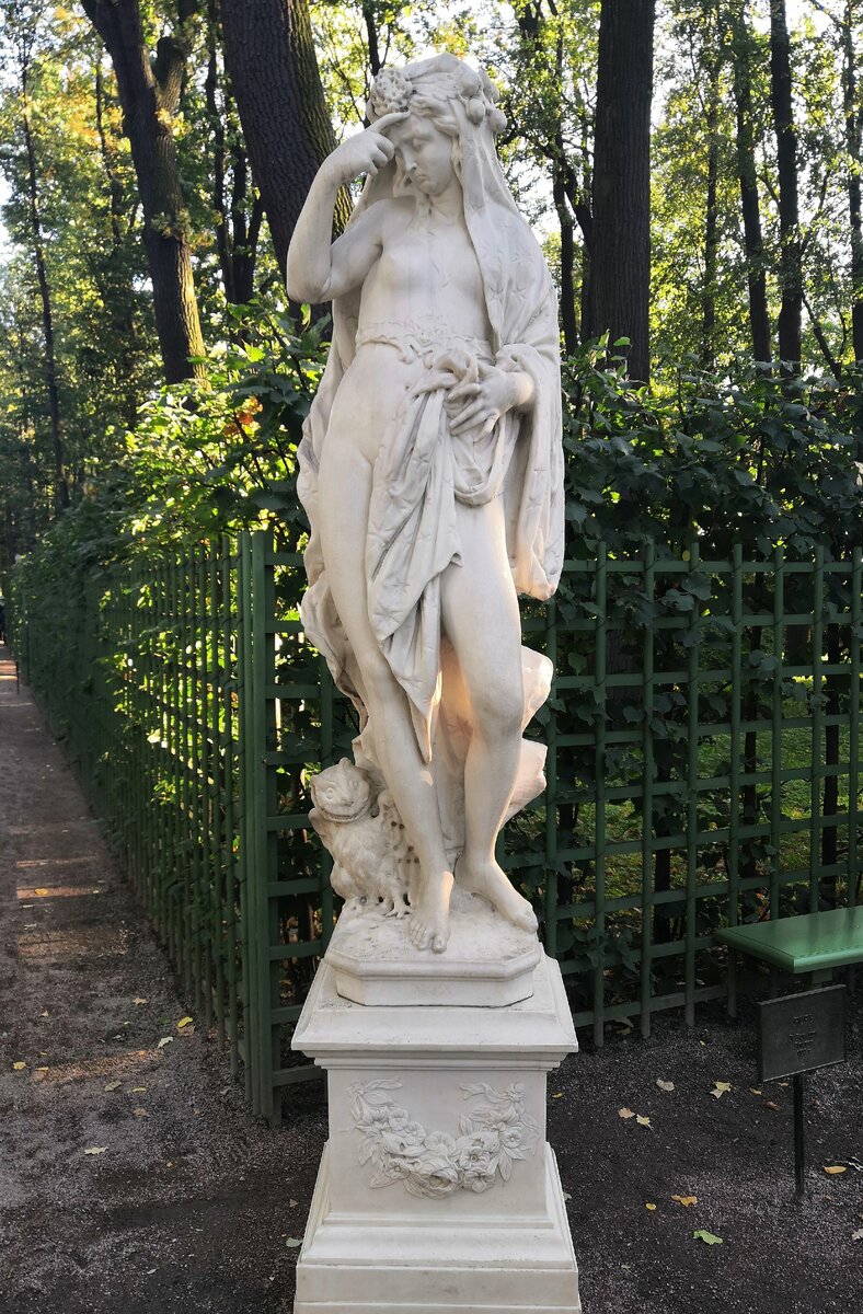 Думает о вечном...