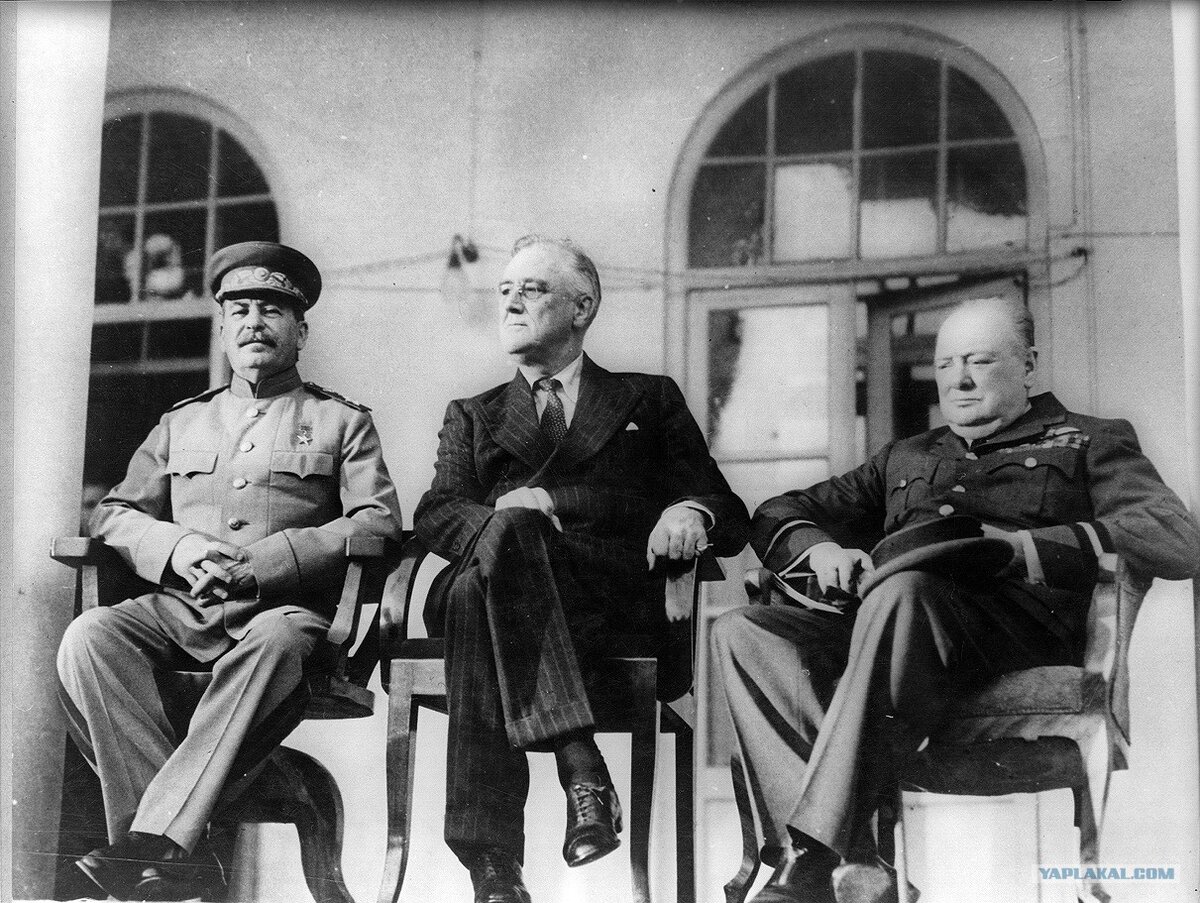 Тегеранская встреча в 1943 году. Сталин, Рузвельт, Черчилль. Фото взято из открытого источника.