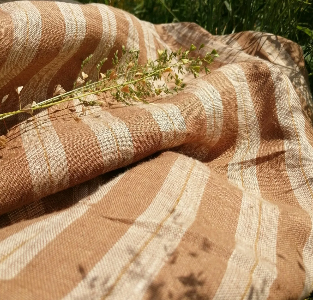 Натуральное волокно лен. Лен ткань. Льняная ткань. Льняная ткань полотно. Ткань из льна.