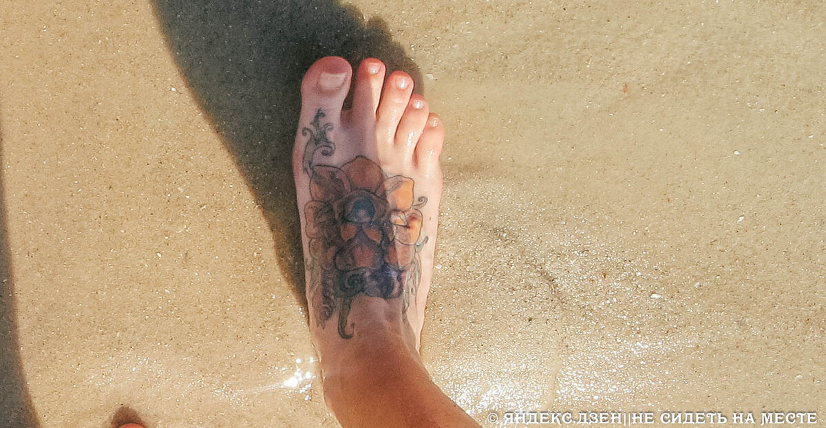 У этой тату я хотела удалить только "хвостик", уходящий на палец. Фото тоже старое. Еще до того, как контуры "поплыли"