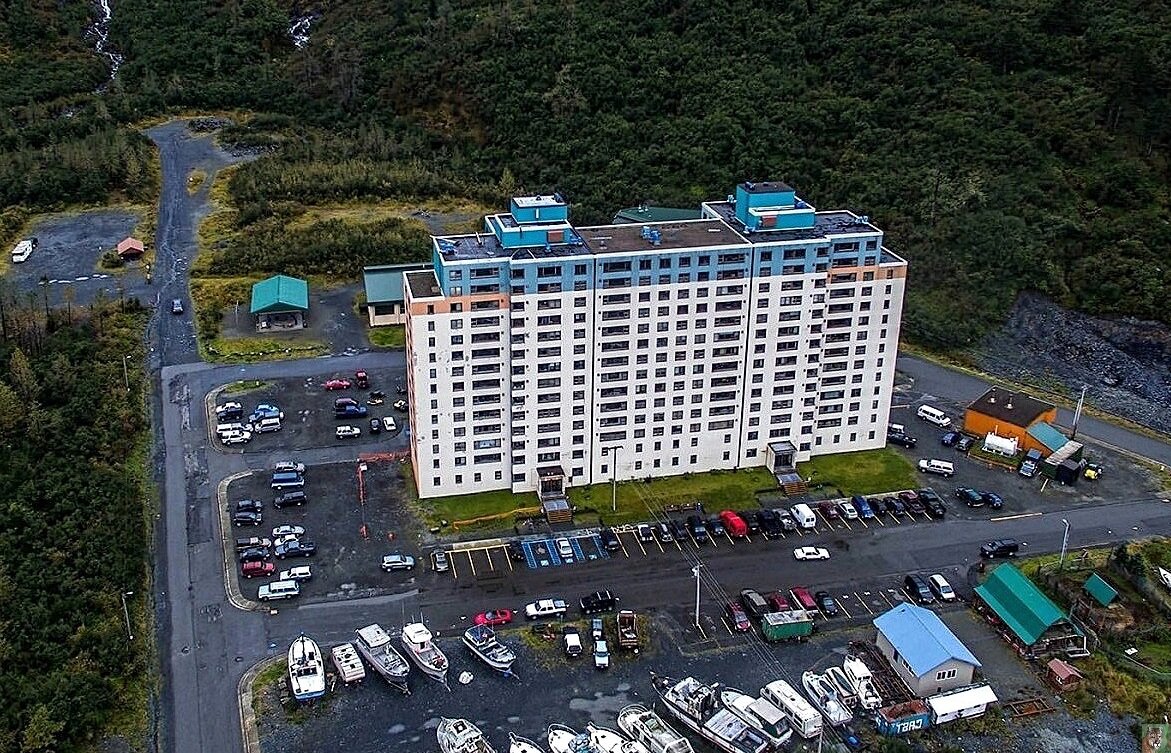 Единственное жилое здание "Башни Бегич" в Уиттиере