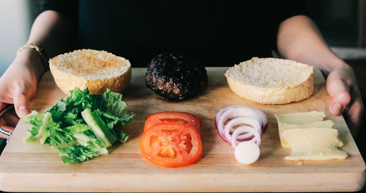 Авиакомпаниям из-за коронавируса пришлось сократить расходы, в том числе убрать питание на некоторых рейсах