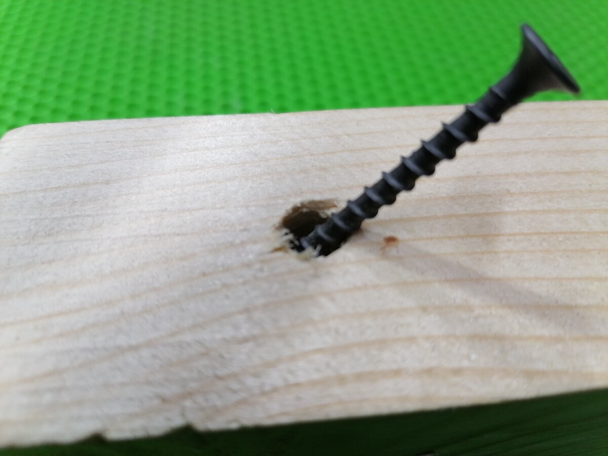 Виды головок шурупов. Дюбель-защелка normal 850 отделка белая. Шуруп не держится. Школьник заворачивает саморез. Завернуть шуруп в разбитое отверстие.