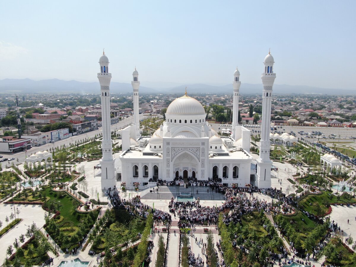 Мечеть Гордость мусульман в городе Шали, взято с Яндекс.Картинки