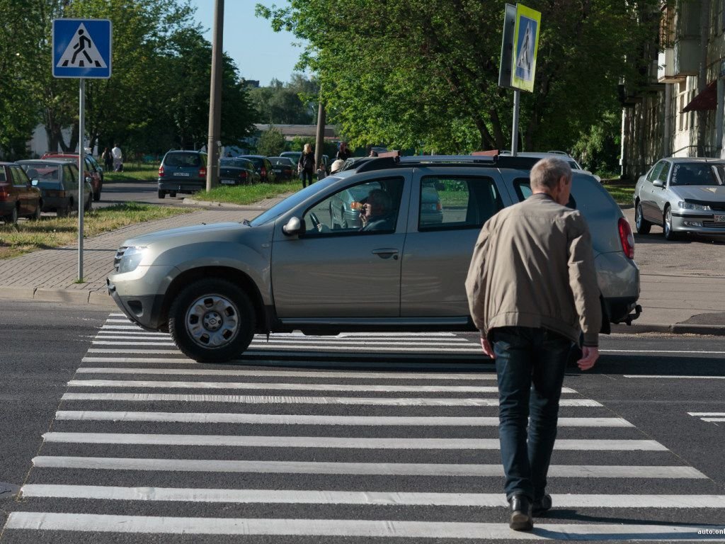 Юридически грамотный ответ инспектору ГИБДД, который штрафует за  непропущенного вдалеке пешехода | Автовыбор | Дзен