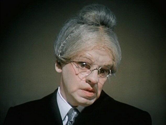 Аркадий Райкин в спектакле "Люди и манекены" (1974 г), в роли бабушки - воспитательницы