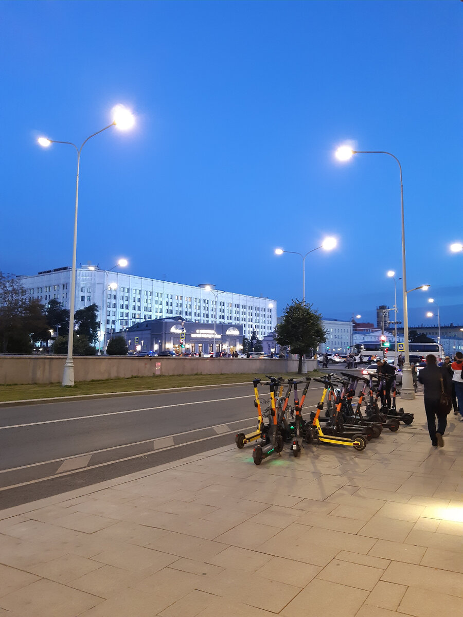 Арбатские пейзажи настроения. С работы - домой, к семье