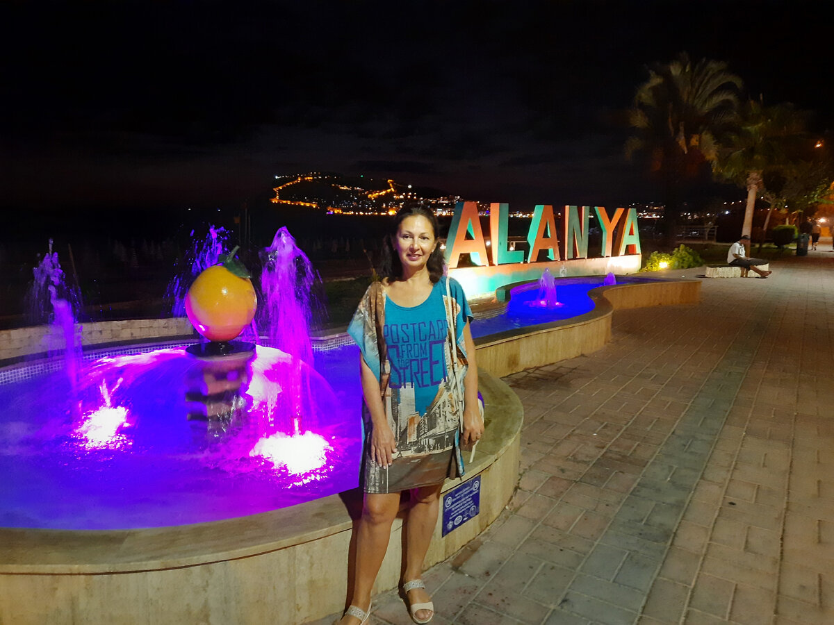 Фонтан с крутящимся апельсином в Аланье