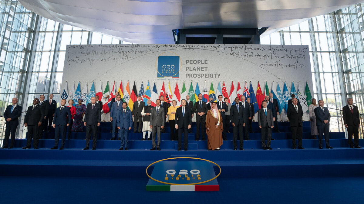 Парадное фото Римского саммита G20. https://www.g20.org/media/photos-and-videos/g20-rome-summit-media/family-photos.html
