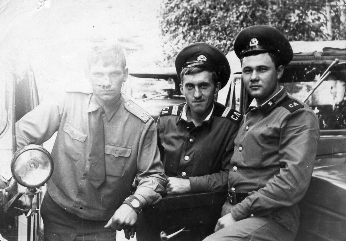 Фото автора. Снимок с солдатами автороты.