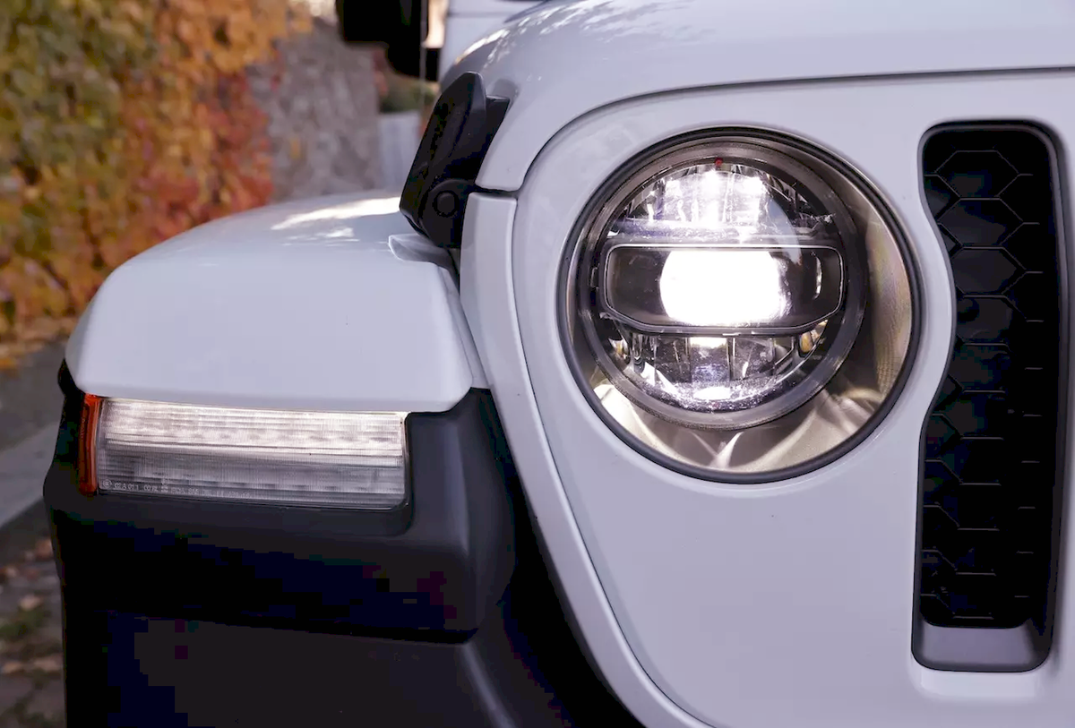 Jeep Wrangler 4xe за рулем