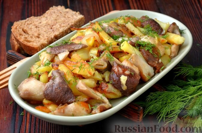  Жареная картошка с солёными грибами. Капуста с картошкой и тушёнкой. Кускус с грибами и овощами. Куриные наггетсы. Макароны с сердечками в соусе. Мясо с фасолью и квашеной капустой.