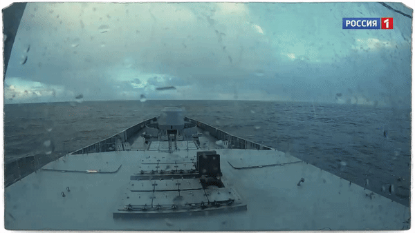 Источник: Россия 1. Когда Россия спустит на воду 5-ый фрегат проекта 22350, мы получим корабль, на котором таких ракет может быть 32. Ближе к 30-м годам появится его модернизированная, М-версия, на которой боекомплект уже 48 ударных ракет.