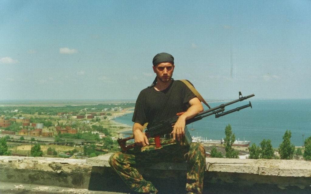 Захар Прилепин во время Чеченской войны. 