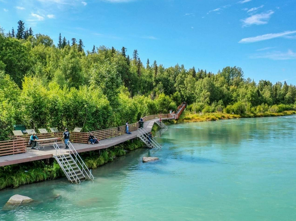 летом тут очень красиво. https://www.alaska.org/trip-ideas/3-day/anchorage-soldotna