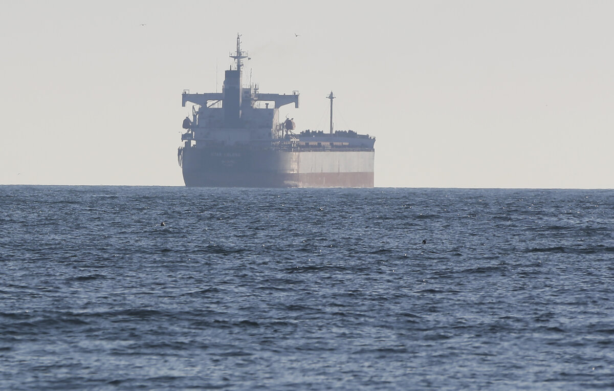    Cухогруз "Стар Хелен"  AP Photo/Nina Lyashonok