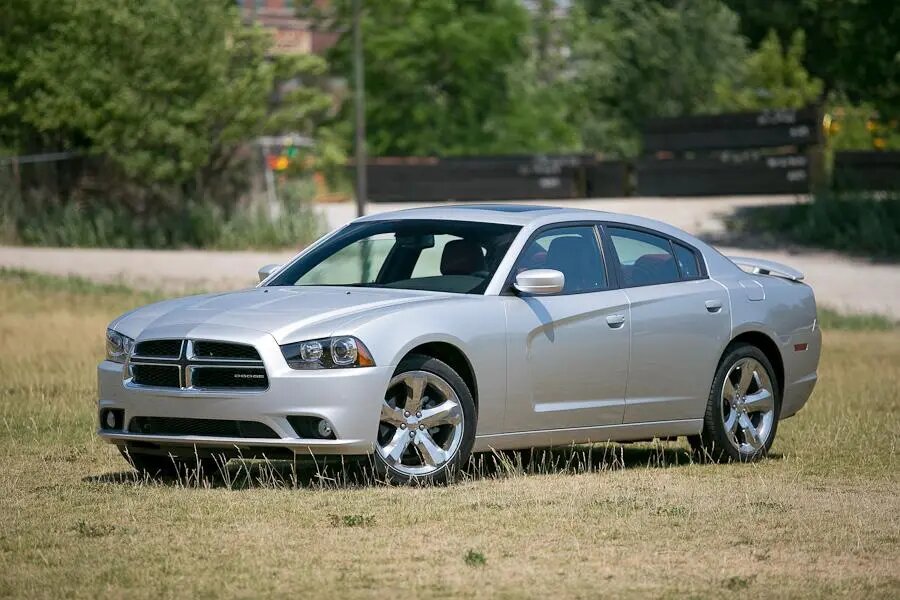 Машина dodge Charger 2014