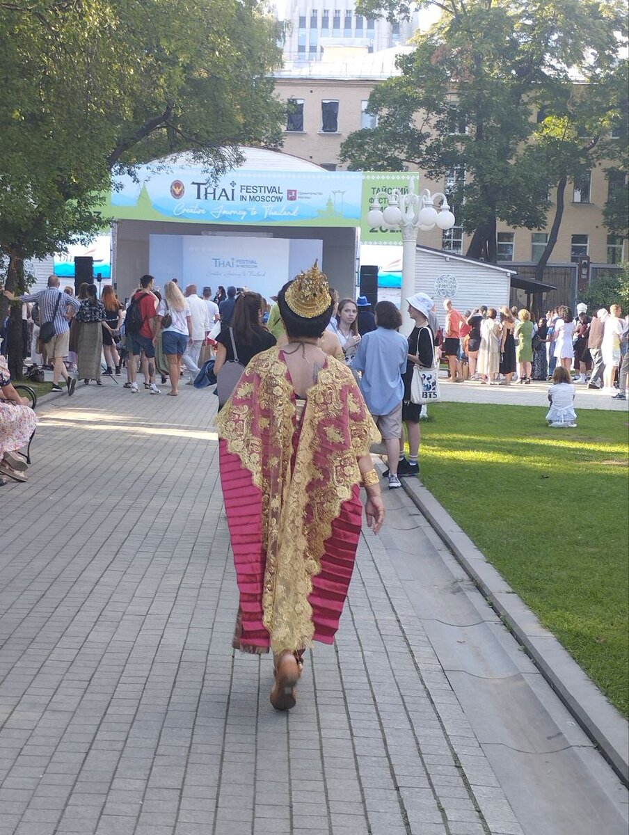 Сцена, где проходили выступления