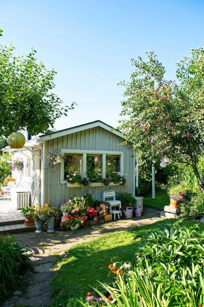 Эта дача — одна из самых маленьких в Кумпуле. Площадь домика едва доходит до 18 квадратных метров. Он был построен в 1926 году