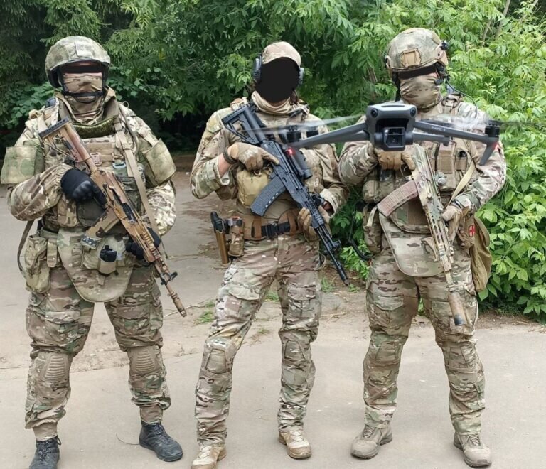 Военнослужащие подразделения СпН ВС России и их Mavic 3 Фото: @ok_spn
