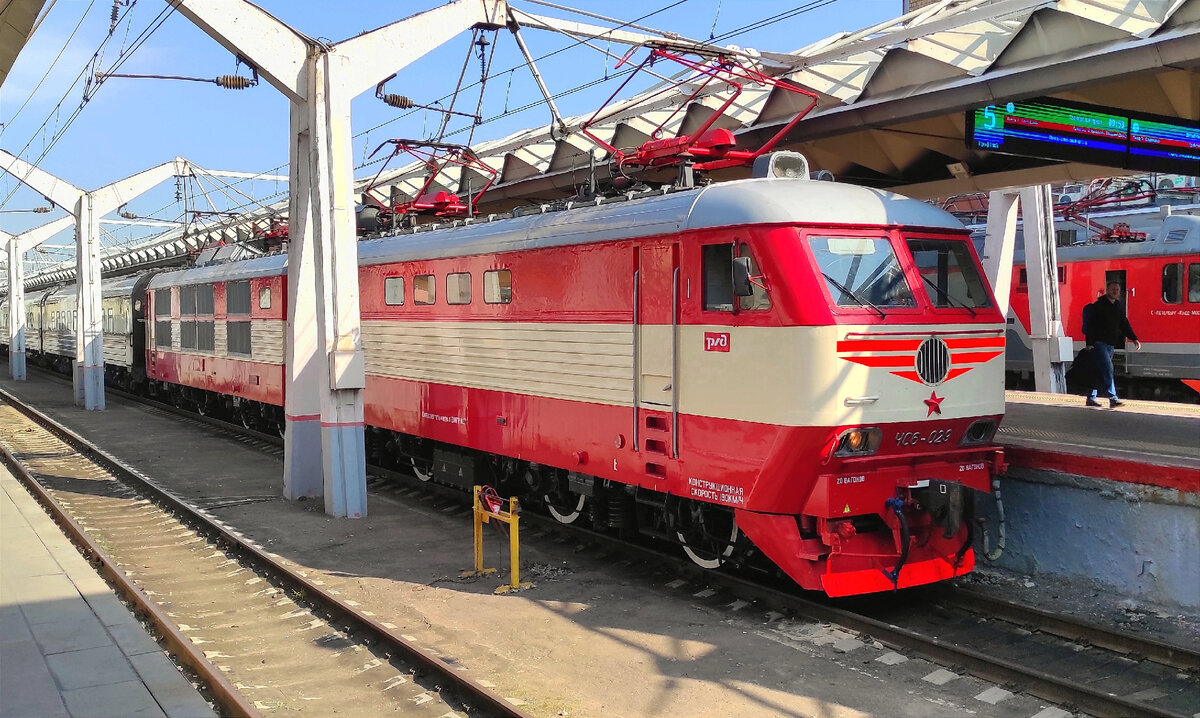 ЧС6-029 на Ленинградском вокзале Москвы. Дата съёмки - 31.08.2023.