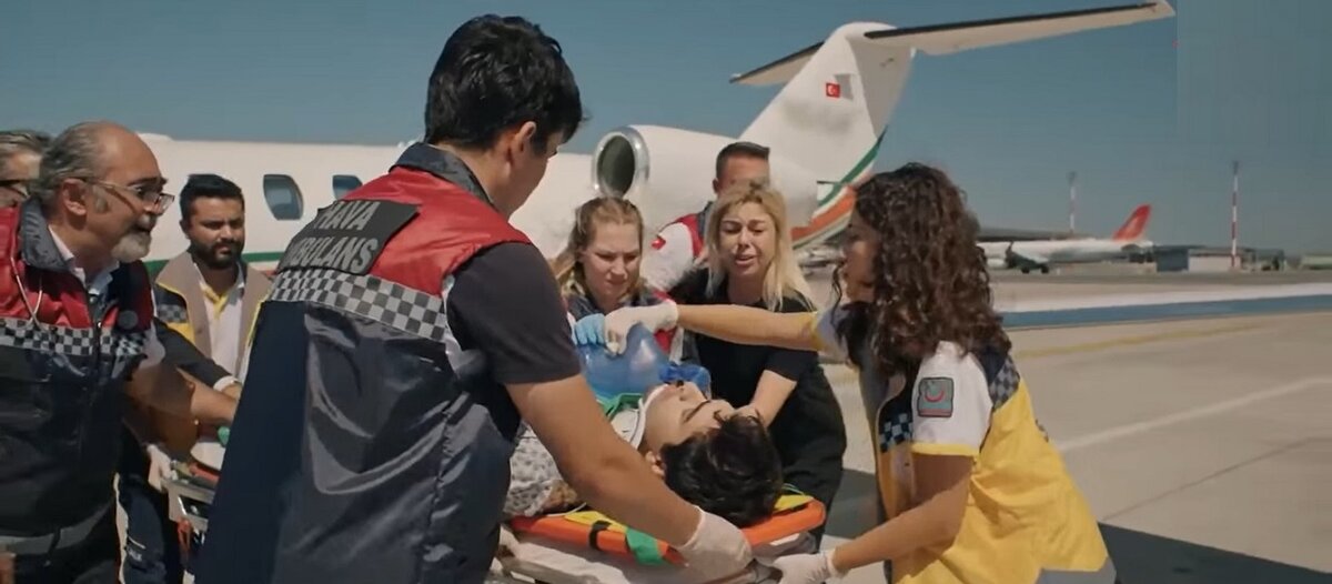 кадры первой серии второго сезона турецкого сериала Зимородок (2023) 