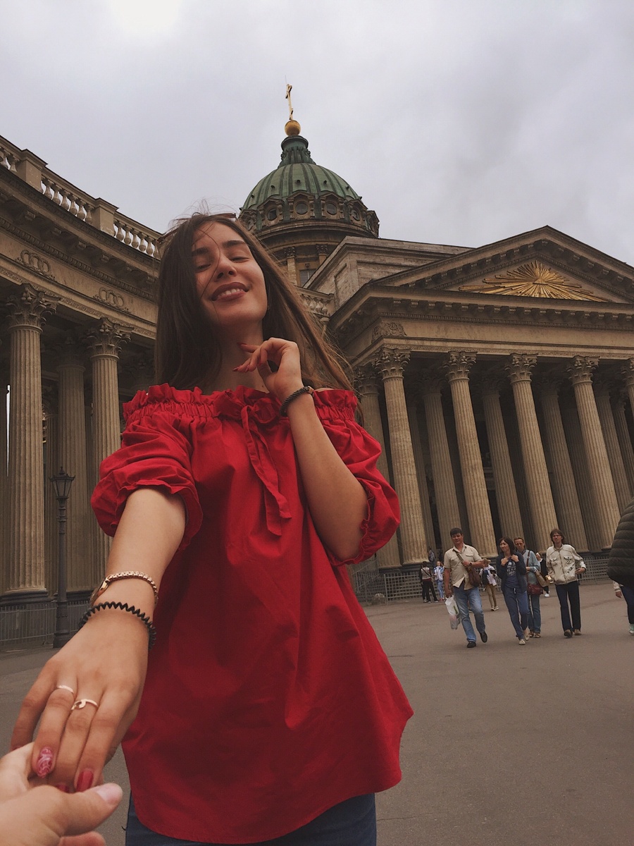 Сейчас я живу в Санкт-Петербурге 