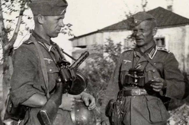    Советский пистолет-пулемет ППШ-41 и немецкий MP.40, который солдаты окрестили «Шмайсер», относятся к числу самого узнаваемого вооружения Второй мировой войны.
