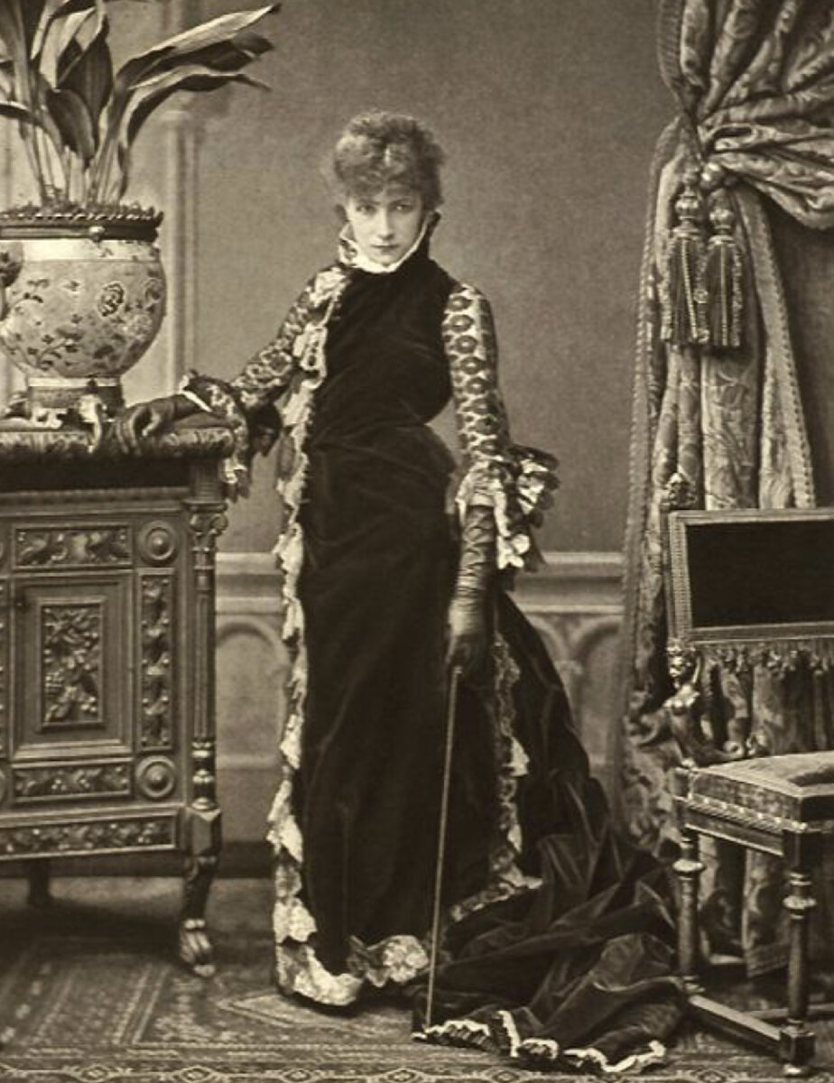 Ах, какой взгляд. Думаю, она прожигала не одно мужское сердце)))