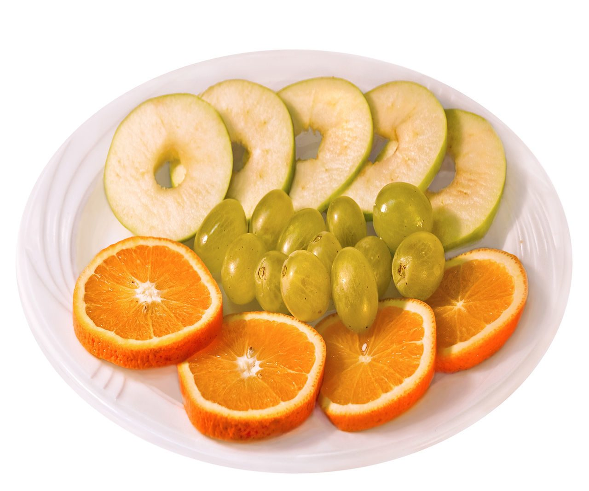Тарелка "апельсин". Фруктовая тарелка с мандаринами. Тарелка с цитрусовыми фруктами. Фруктовая тарелка яблоко апельсин. Яблоко виноград мандарин