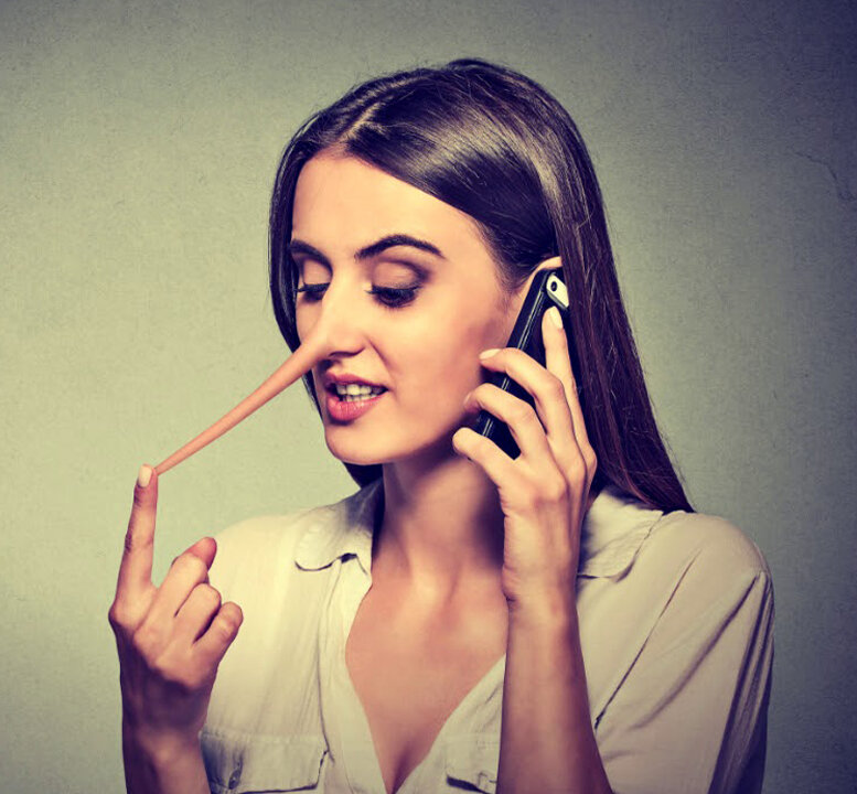 говоря человеку правду теряешь. стихи о предательстве и лжи. почему люди лгут и говорят неправду. улыбающийся человек. люди врут цитаты.