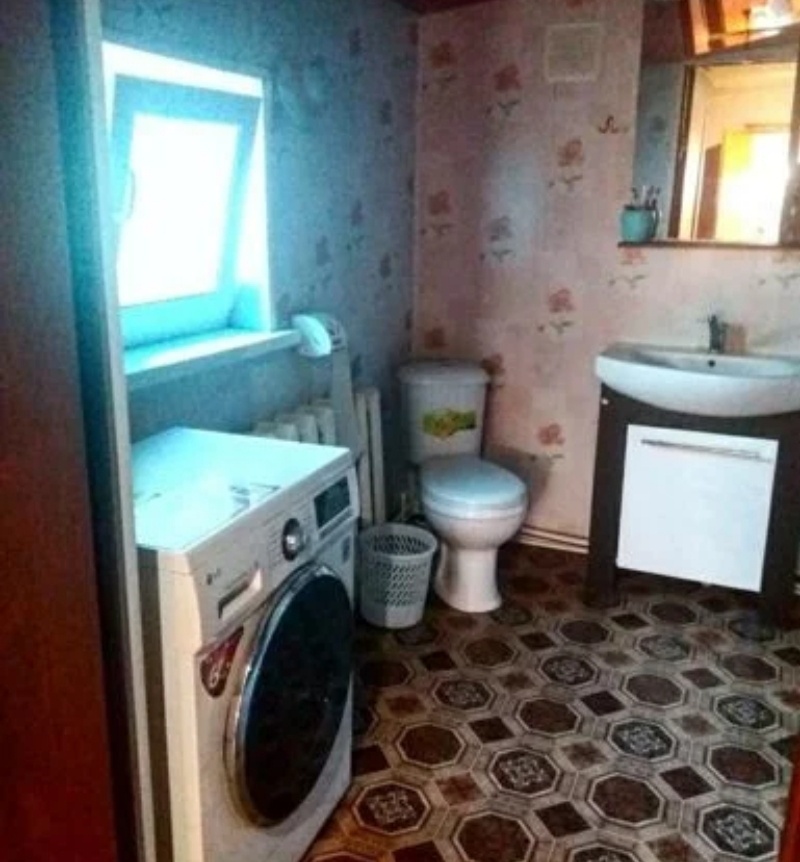 Ванная комната там так же есть душевая.