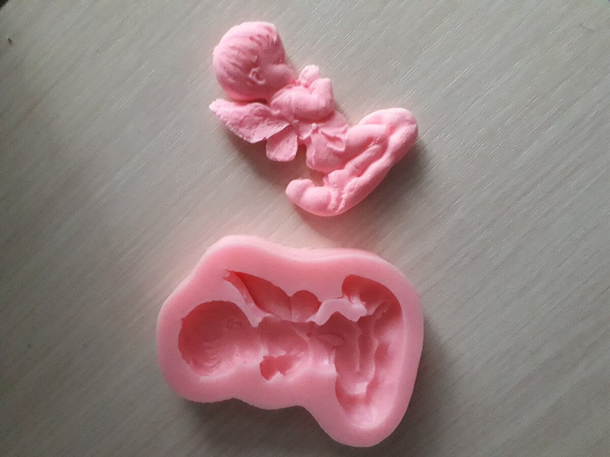 Фигурка из "лёгкого пластилина"