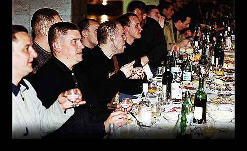 Братва из 90-х в ресторане