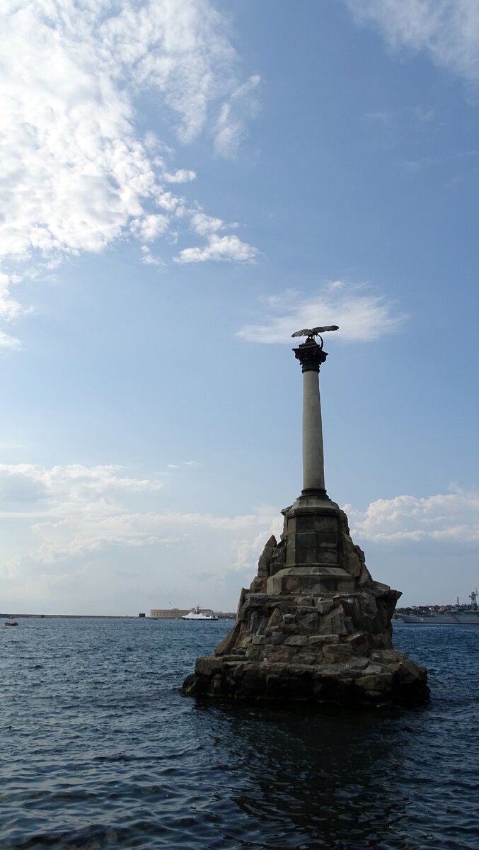 Мемориал "Затопленным кораблям" (фото Евгения Чередниченко)