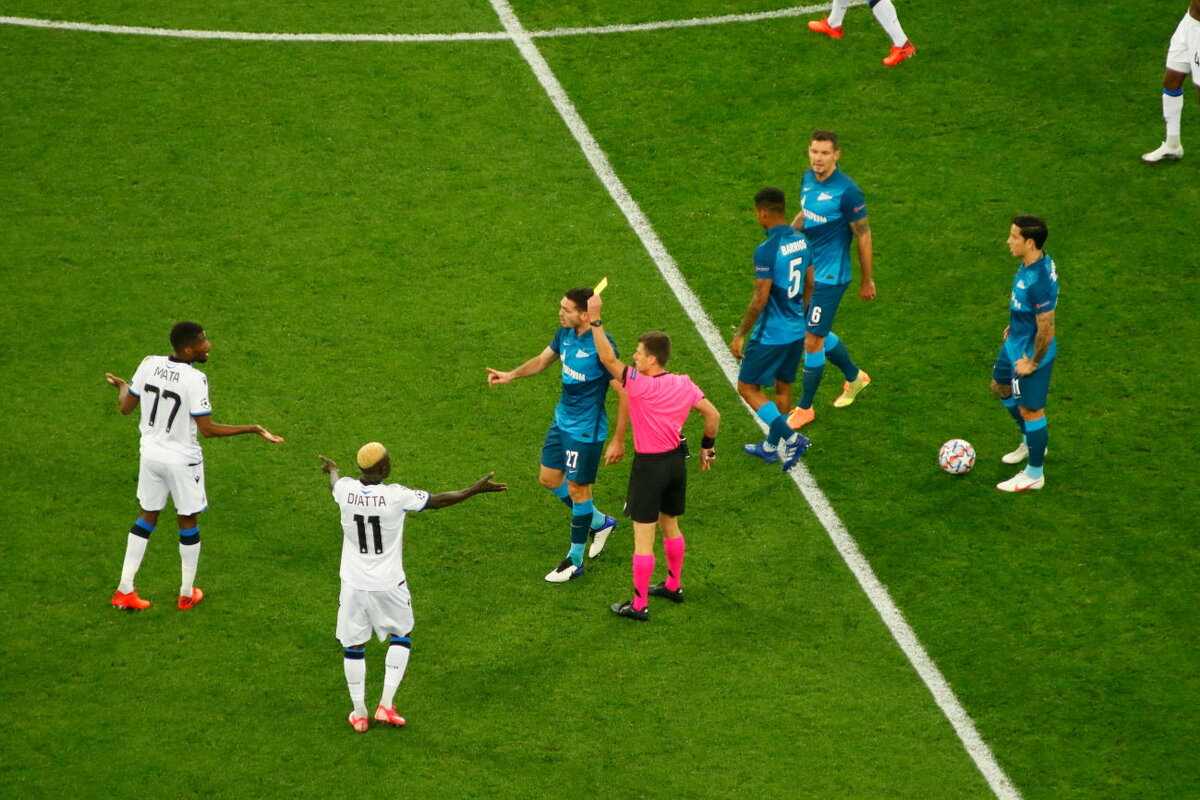 Футбольный клуб "Брюгге" разгромил "Зенит" в матче Лиги Чемпионов