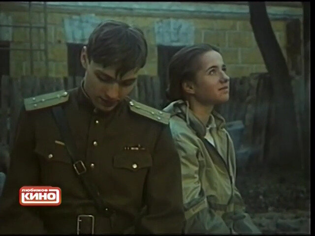 Ее зовут Таня, а его Володя. Таню играет Елена Оболенская, а Володю - Никита Тюнин.