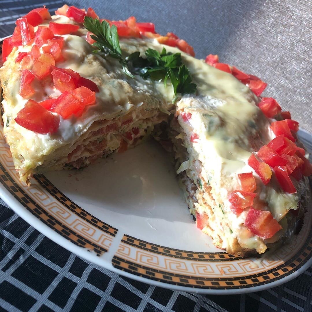 Торт кабачковый с помидорами и чесноком майонезом фото