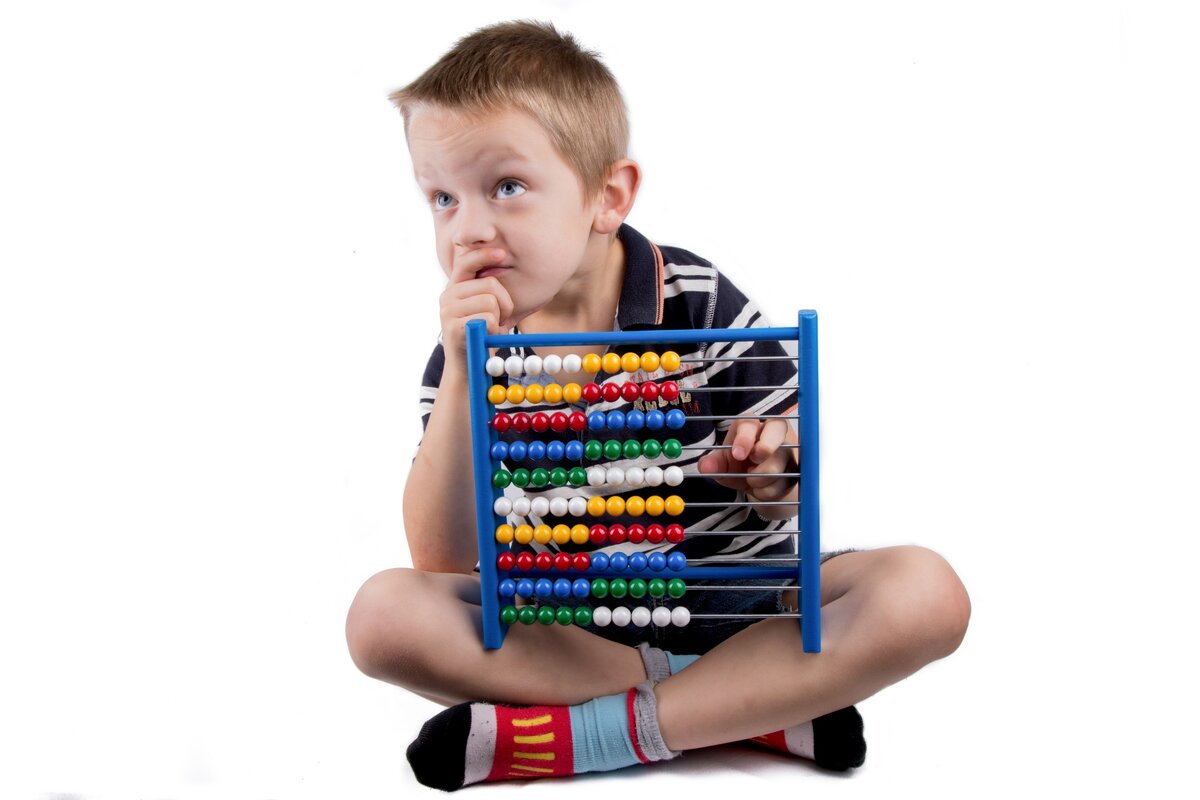 А вместо этой красоты сгодятся и старые счёты из чулана, особенно если с ними связана семейная история.