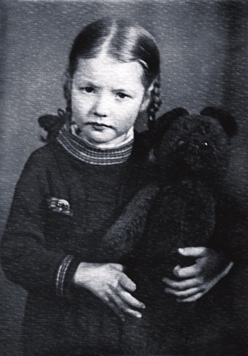 Белла в детстве.