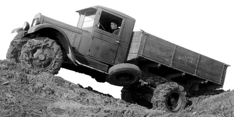 Экспериментальный ЗИС-32 на испытаниях.Фото из Яндекс коллекции.